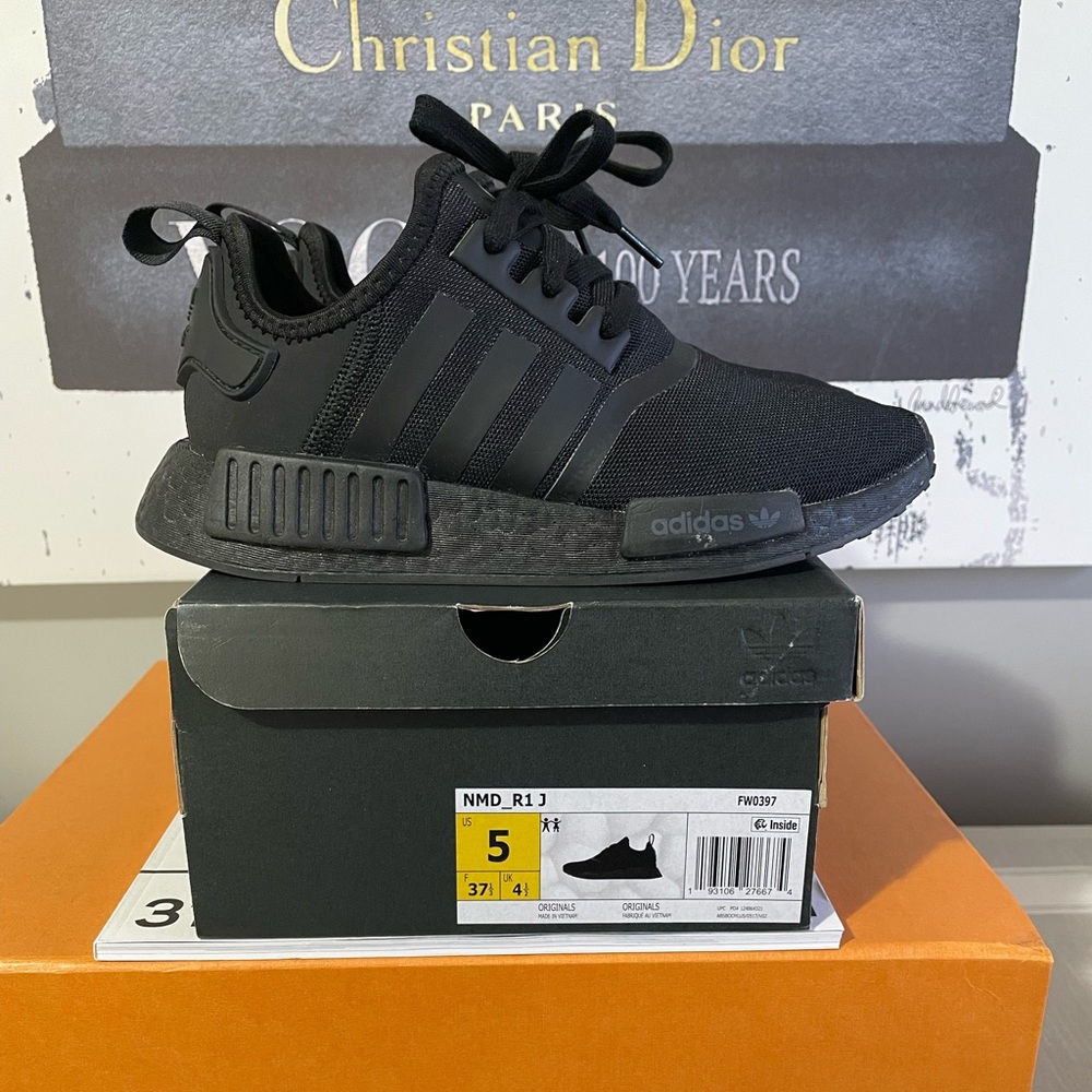 adidas Originals NMD  Kids Size 5 in all black